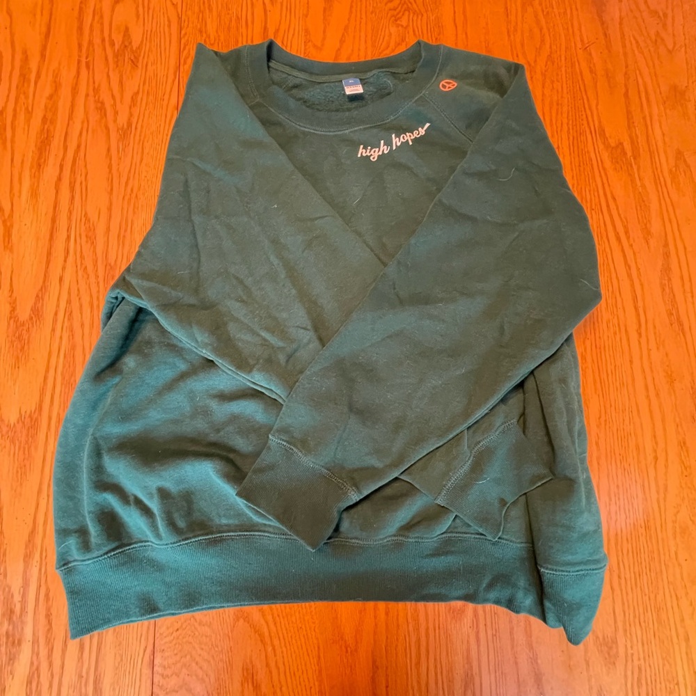 Green women’s crewneck